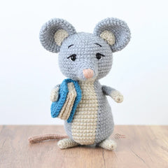Bianca the Library Mouse (Crochet)